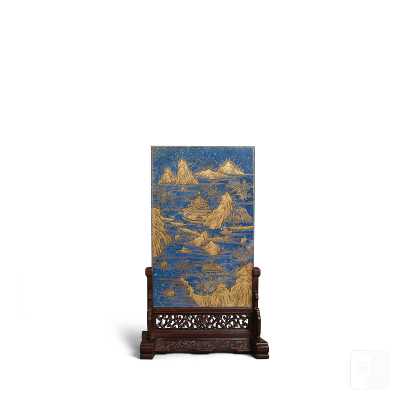 晚清 描金山水圖景青金石桌屏 帶木座 | A GILT-DECORATED 'LANDSCAPE' LAPIS LAZULI TABLESCREEN - 图1